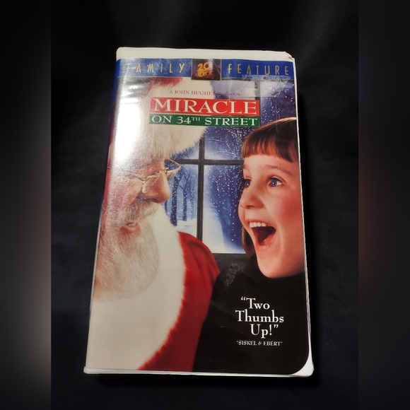 MIRACLE ON 34TH STREET - VHS 1994 - RATED PG - Picture 2 of 7